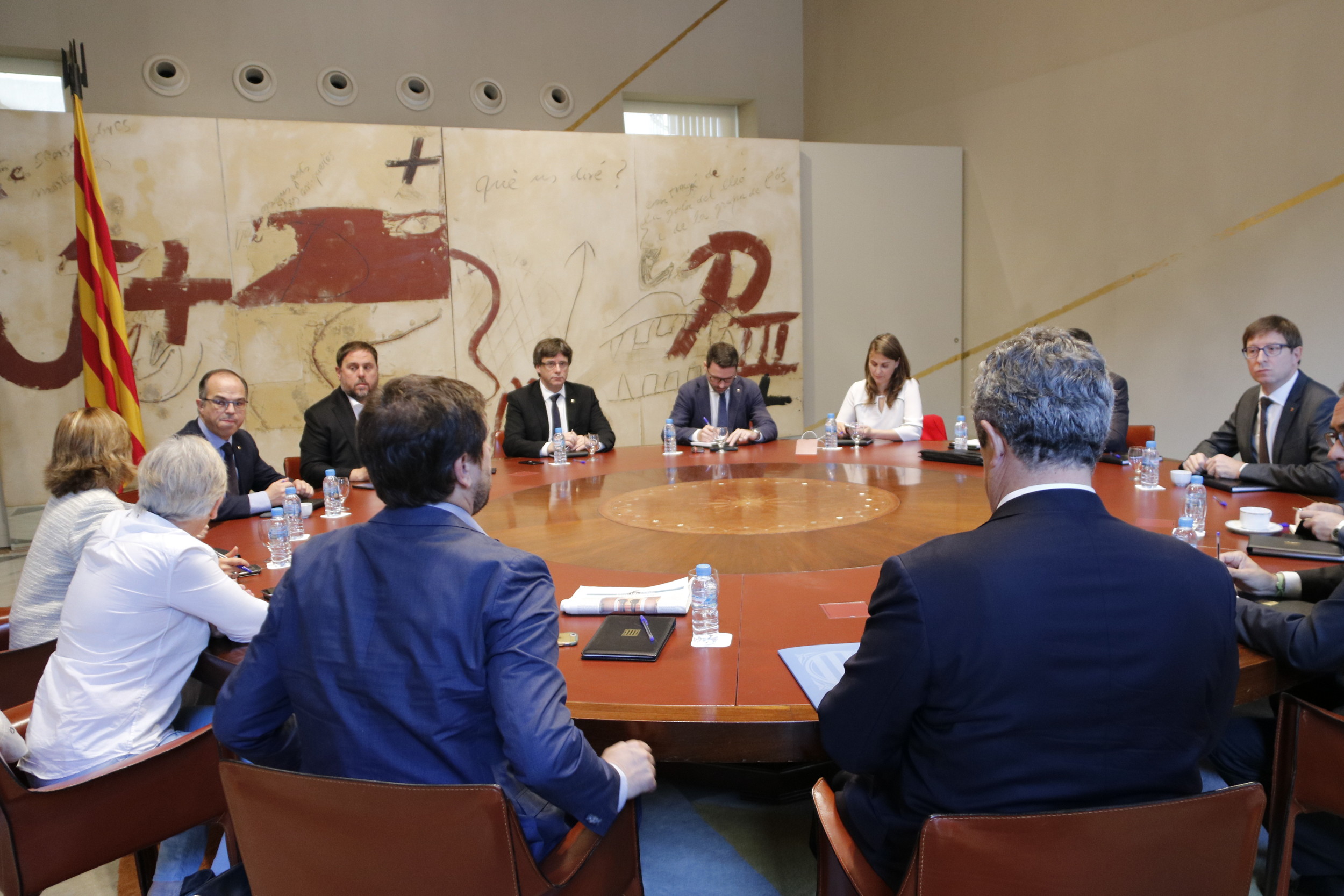 Catalan government extraordinary meeting on Wednesday
